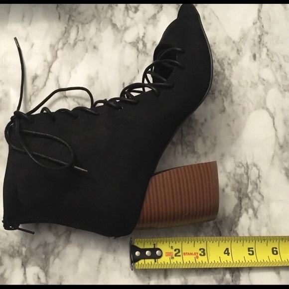 Women’s Heels - Picture 4 of 5